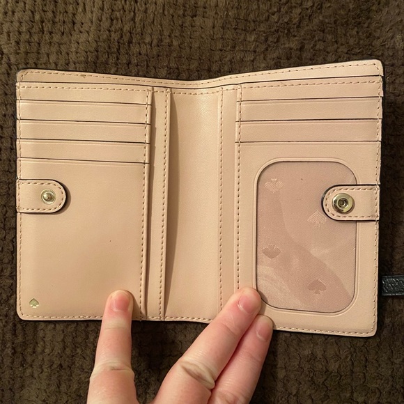 Beautiful Kate Spade wallet!! - Picture 3 of 4